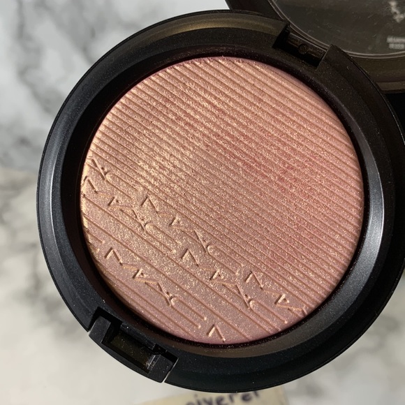 BEAMING BLUSH Extra Dimension Skinfinish MAC Highlighter - Picture 6 of 17